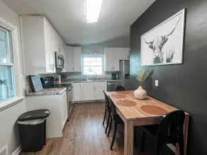 4BR Downtown Oasis - Close to Everything - Image 5