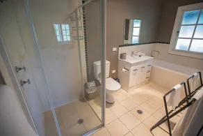 The Cottage at Sylvan Glen Estate - Image 5