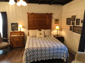 The Strawtown Cottage - in downtown Pella - Image 4