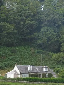 Old Schoolhouse. Superb sea views & near beach - Image 3