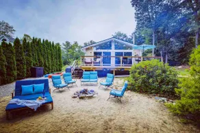 Lakefront Chalet: Hot tub, Kayaks, Central AC, Family-friendly - Image 4