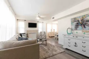 Downtown Bradenton Bliss: 3-Bed Apartment - Image 3