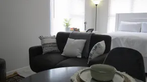 Charms and bows studio apartment -near ORT airport - Image 3