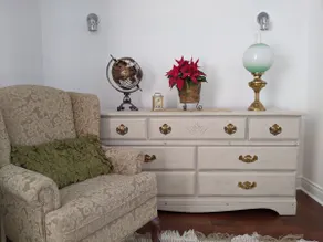 Cozy Etobicoke suite - Image 4