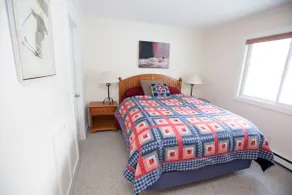 Cozy 2 bed, 2Bath, pool, AC, amazing location! - Image 2