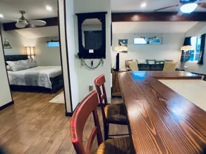 BlueSpruce Guesthouse-Walkable RiverTrail/Downtown - Image 4