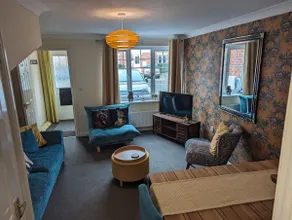 Modern 3 bedroom home *EVcharging* Garden, Parking - Image 2