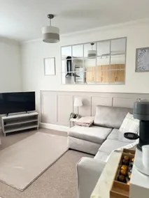 Flat in Reading • Parking • Walk to Town & Rail - Image 2