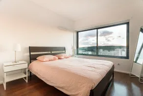 Skyscraper Riverview Lisbon with Indoor Pool - Image 3