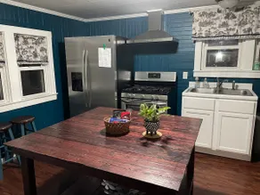 Cute West Side Home - Image 4