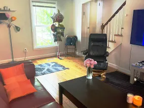 2 Bedroom house on 4th street downtown Royal Oak - Image 4