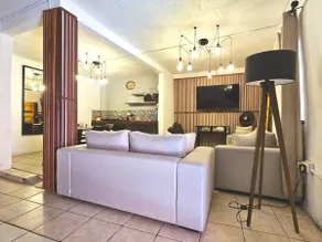 Charming House for 6, Main Downtown, Free parking! - Image 3