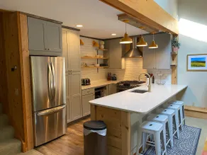 Perfectly located 3-bedroom Sugarloaf condo - Image 2