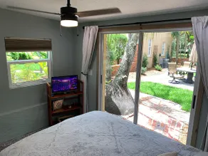 Courtyard Bungalow - Image 4