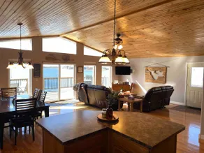 Waterfront home on Lake Albert with a hot tub! - Image 4
