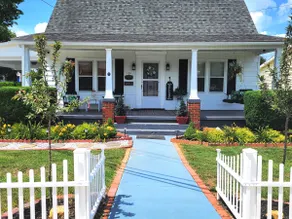 Cozy Vintage Home by Charles Town, Casino & More! - Image 2