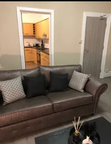 Roof Terrace Three Bedroom Apartment Near City Centre - Image 4