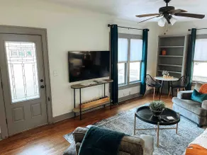 Shades of Blue | Downtown Bentonville | Sleeps 8 - Image 3
