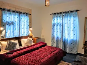 Winter Heaven Cottage with Exotic View - Image 2