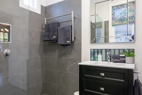 Central Mudgee- renovated 3 bedroom house - Image 5