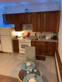 Beach Side HideAway - Pet Friendly, WiFi, Smart TV, Central Heat/AC, Parking - Image 5