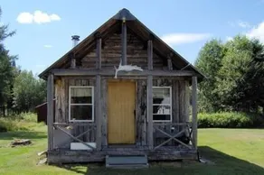 Rustic ”Deer” cabin near waterfall trail and lake - Image 4