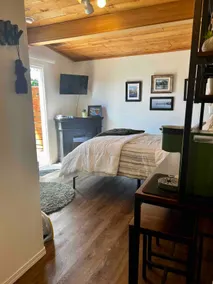 Petite Suite Near Bay Street - Image 3