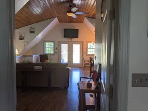 Wake surrounded by views of the beautiful Blue Ridge Mountains in this lovely 1 bedroom vacation home. - Image 4