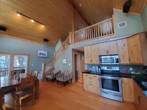 Luxurious Chalet, Lake, Hot Tub, Fireplace, Nature - Image 5
