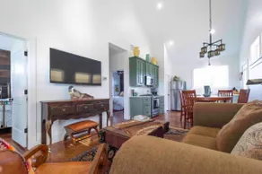 Azure Skye Haus (Guest House) - Round Top - Image 4
