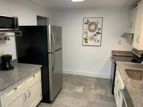 Spacious 3 Bedroom in a Convenient Location - Image 3