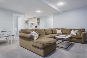 STYLISH, SPOTLESS and SPACIOUS 3 bedroom apt. - Image 3
