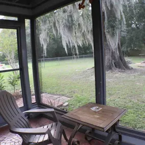 Pet-friendly retro cottage w/ large fenced yard+EV - Image 3