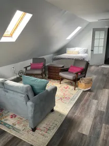 Adorable Studio Apt in the Treetops of Beechmont - Image 2
