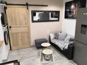 2 Rooms with private courtyard 3 Min TGV station - Image 3