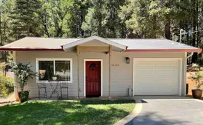 Beautiful spacious home amongst pines! - Image 2