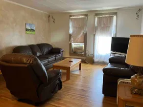Charming Upstairs 2 Bdrm - Image 5