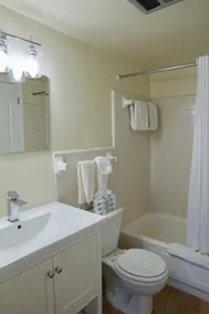 Molloy Gulf-View King Suites - Image 5