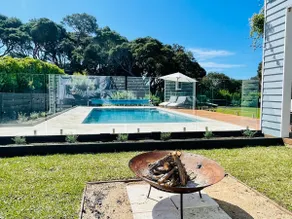 Coastal house with huge solar heated pool - Image 3