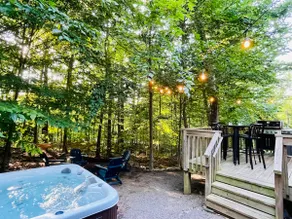 Chalet Retreat with HotTub, Fire Pit and EVCharger - Image 2