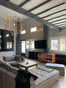 Sunny, stunning industrial loft - Image 3