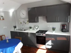 Hillside cottage - Image 2