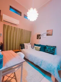Rainbow's Apartment 3, apartment with single bed and futon - Image 5