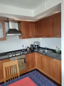Bright, comfortable lakeside apartment - Image 4