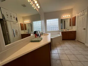 King Suite at Luxury Studio - Image 3