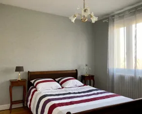 La maison des roses 2 bedrooms, fiber optic internet, parking - Image 2