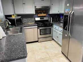 Comfortable centrally located house in good area. - Image 5