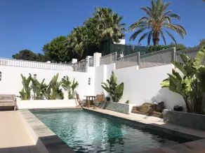 Modern house with private swimming pool - Image 3