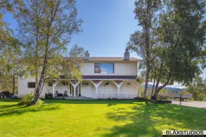 Private backyard, full kitchen, mountain views - Image 2
