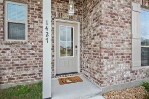 LSU 2 BR | Pet Friendly|Pool| Fitness| Sleep 4 - Image 5